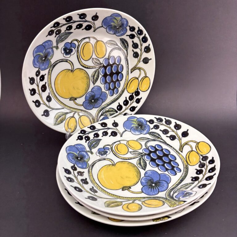 Read more about the article ONE Finland Arabia Paratiisi Oval Luncheon Plates 10” Vintage MCM Ceramic Mint