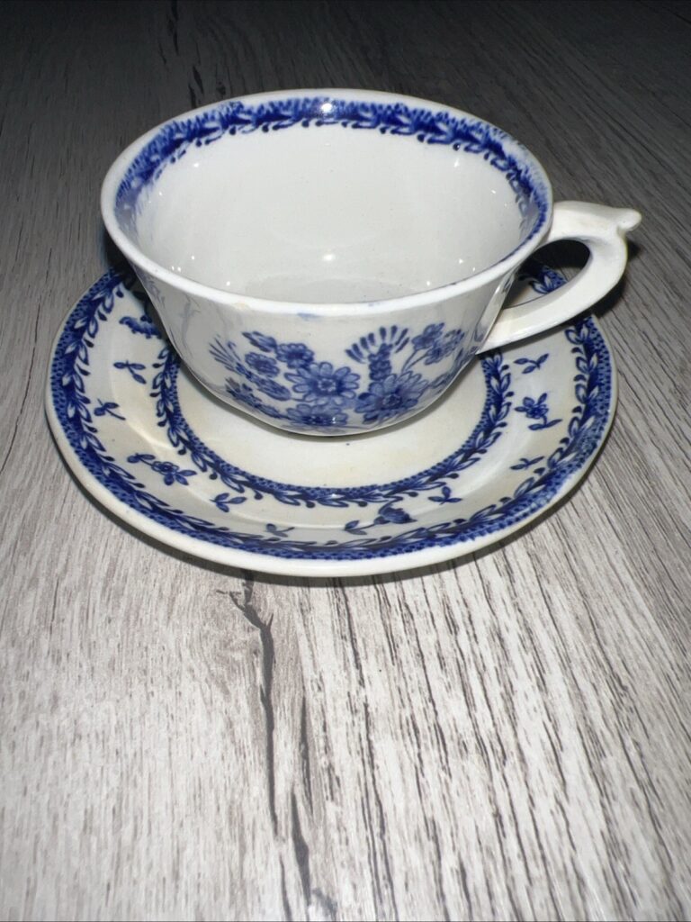Read more about the article Vintage Arabia Finland Old Blue Finn Flower Demitasse Cup and Saucer Set