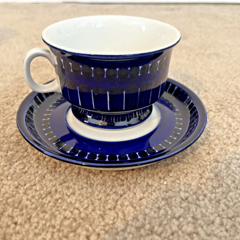 Read more about the article 14 available ARABIA Finland VALENCIA Cups and Saucers Ulla Procope VINTAGE Excelle