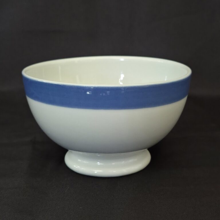 Read more about the article Arabia Finland Vintage Blue Ribbon Sinivalko Bowl HTF