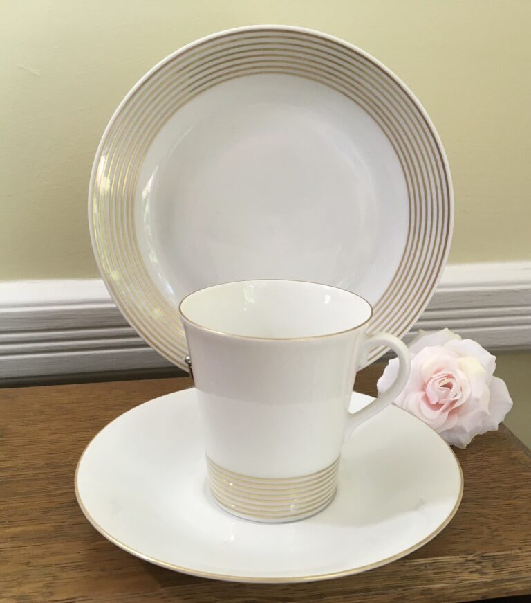 Read more about the article 🇫🇮Made by Arabia in Finland Designed by Raija Uosikkinen Teacup Trio “Jaana”