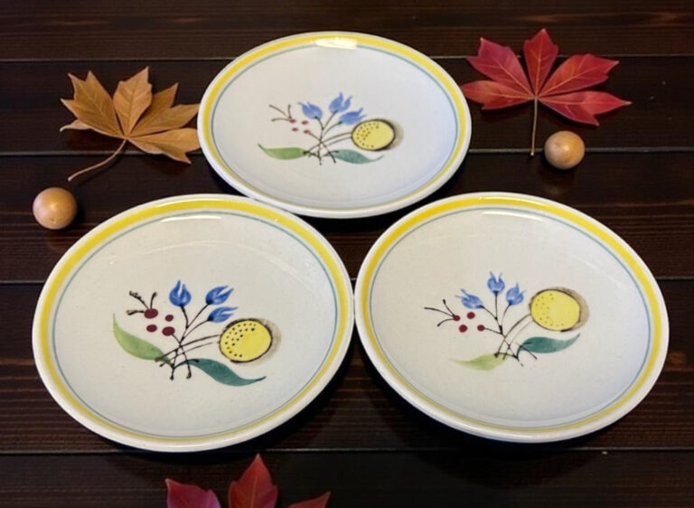 Read more about the article Arabia Finland WINDFLOWER – Set of 3 Butter Pats 3 1/4″ – BLUE/YELLOW