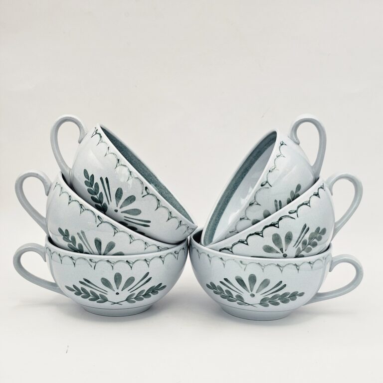 Read more about the article Vintage Arabia Finland Green Thistle Hand-Painted Cups (6)