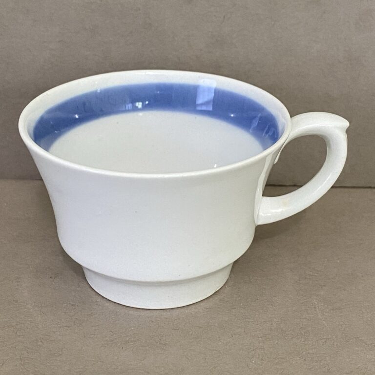 Read more about the article Arabia Finland Blue Ribbons Flat Demitasse / Espresso Cup Only – 1932-49