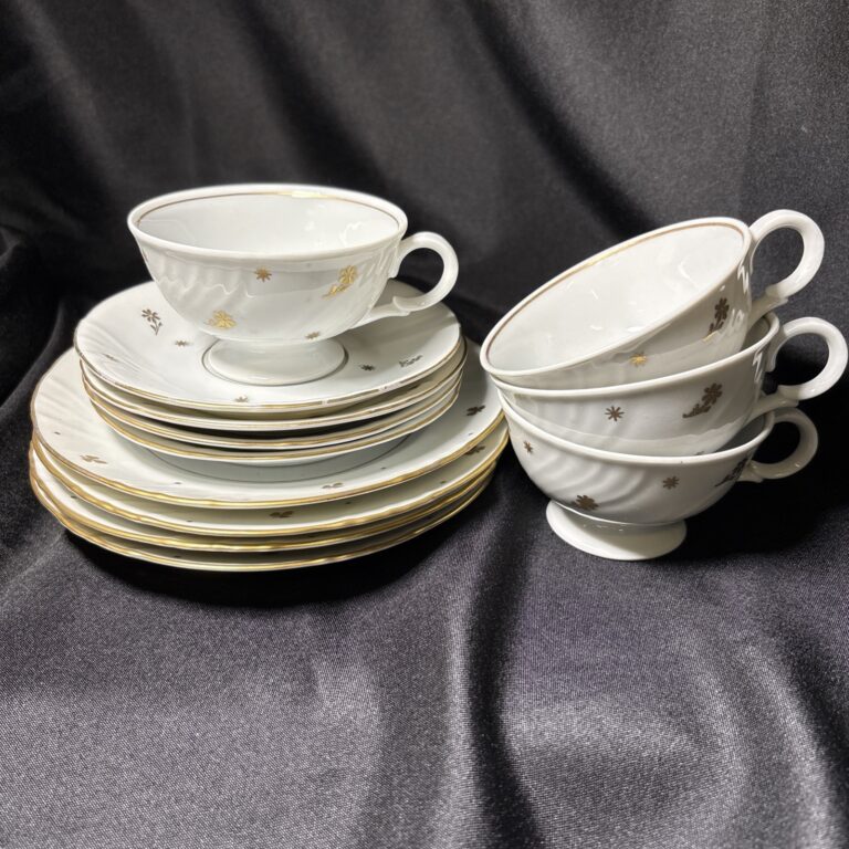Read more about the article Vtg Arabia Finland 12 Piece Tea Cups  Saucers and Plates Gold Flowers and Gold Trim