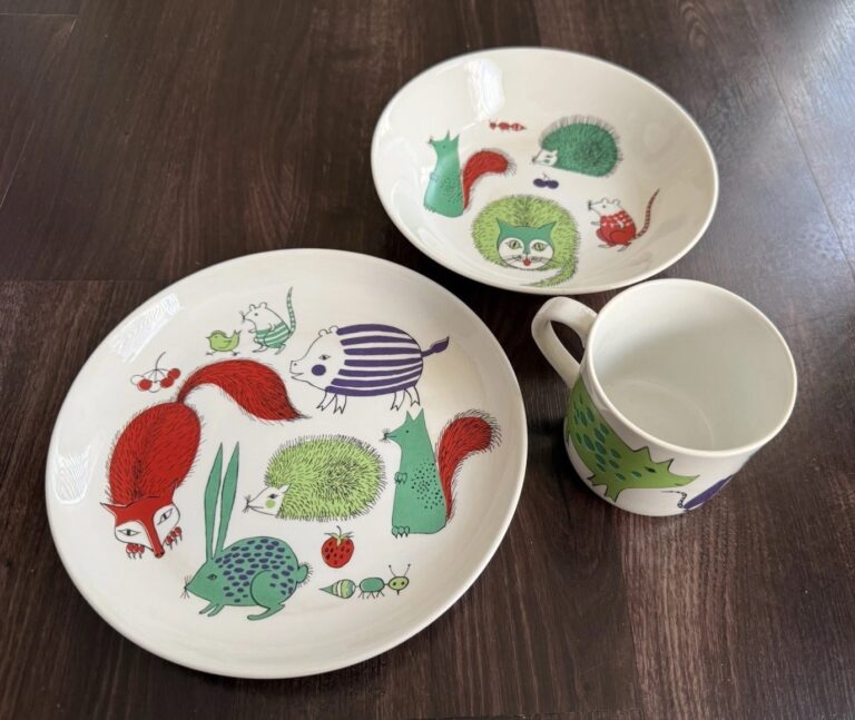 Read more about the article Rare Vtg Arabia Finland Plate Bowl and Cup – Art Animals Cat Pig Fox Porcupine