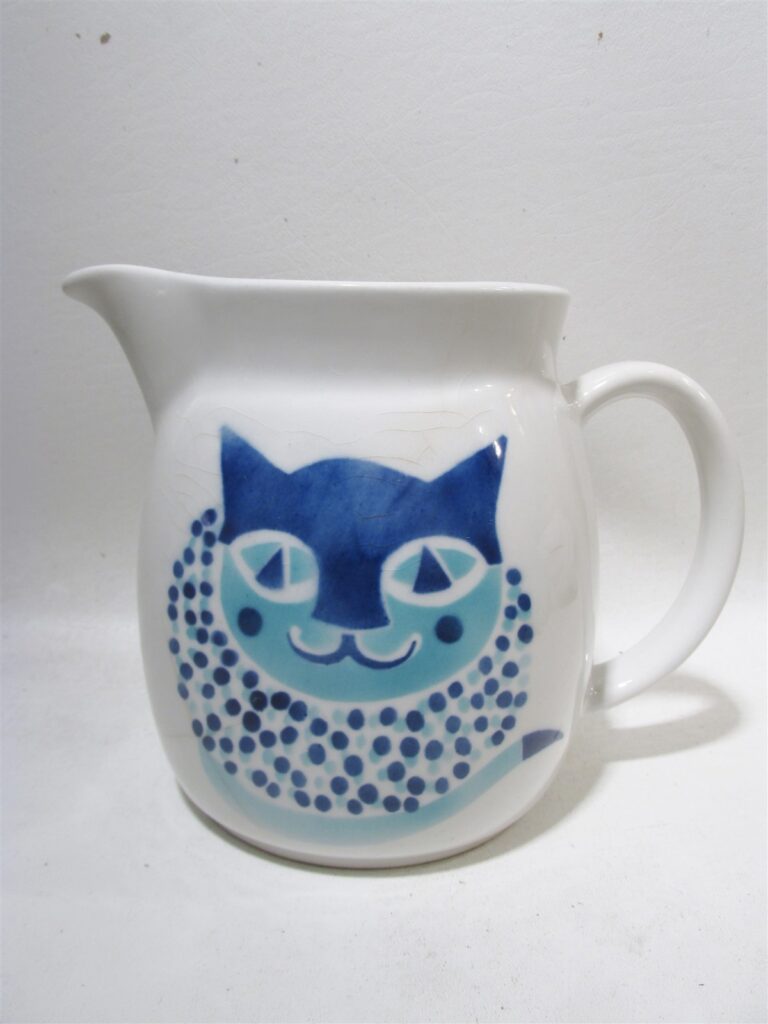 Read more about the article Midcentury Arabia Finland Kaj Franck Blue Cat Large 6.25” Pitcher 56 Oz