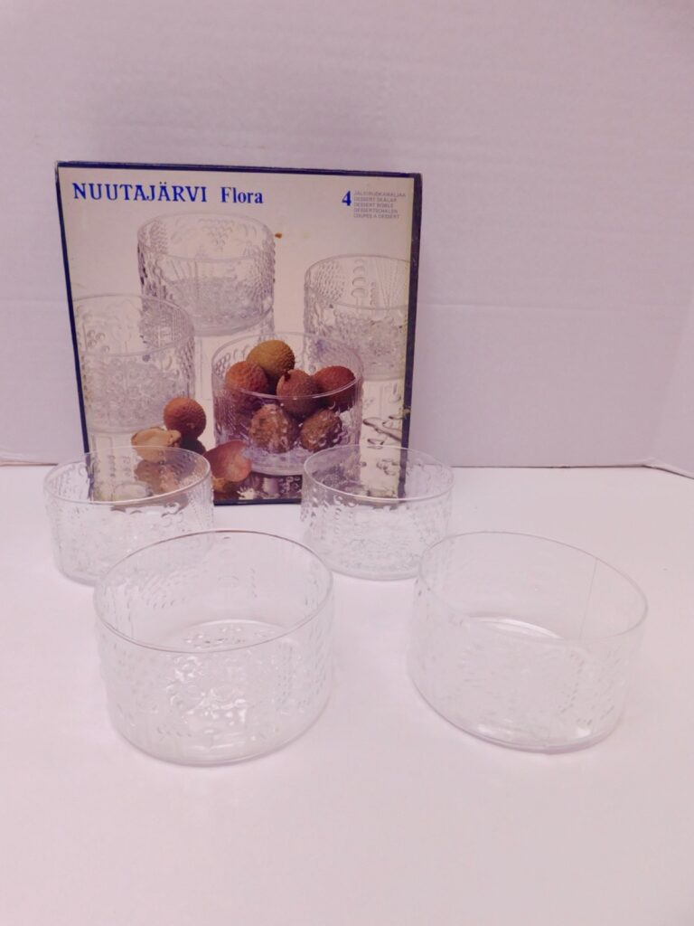 Read more about the article Set 4 Nuutajarvi Flora Dessert Bowls in Box Arabia Finand VTG Mid Century Mod #2