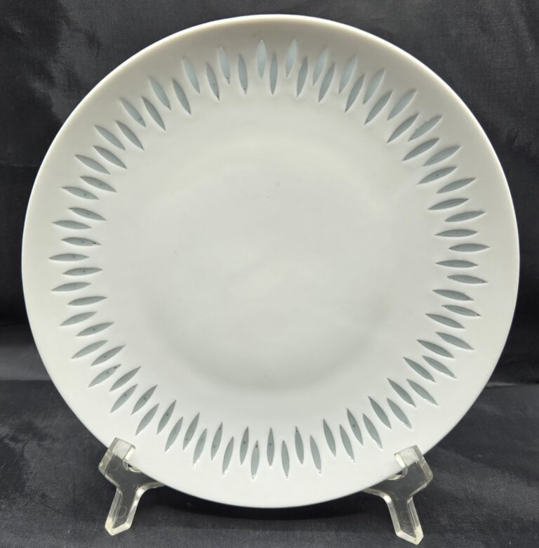 Read more about the article 7.5″ Plate Arabia Of Finland Friedl Holzer Kjellberg Rice Grains Pattern Signed