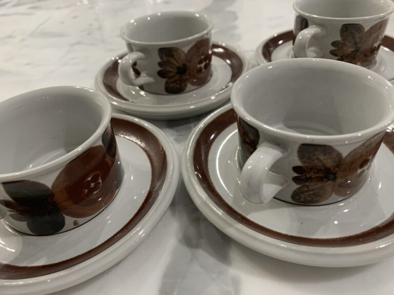 Read more about the article VNTG Arabia of Finland Rosmarin Cups and Saucers Four Sets! Excellent Condition!