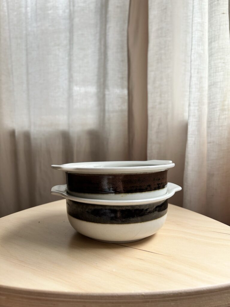 Read more about the article Arabia Finland Karelia Lugged Cereal Bowls Set Of 2