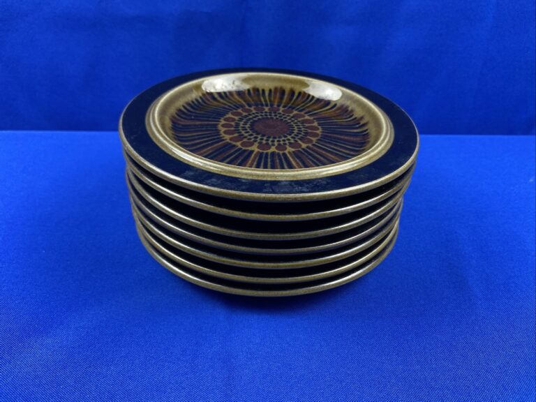 Read more about the article Arabia of Finland Kosmos 4 Salad Plates Gunvor Olin Gronqvist MCM