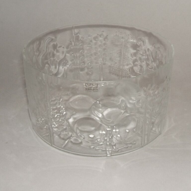 Read more about the article Arabia Flora Glass Bowl 6 Inch x 3.25 Inch Wartsila Finland w/ Label