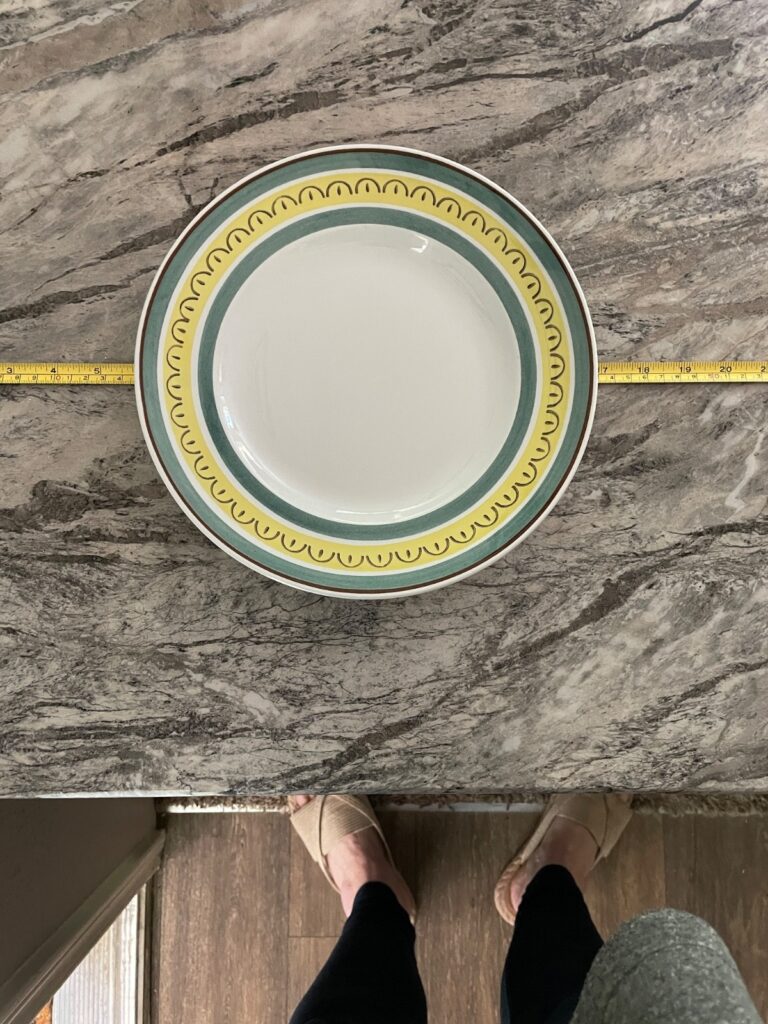 Read more about the article SET OF 2 Arabia of Finland Crownband Dinner Plate(s) 10.5 in Near Mint Multiples