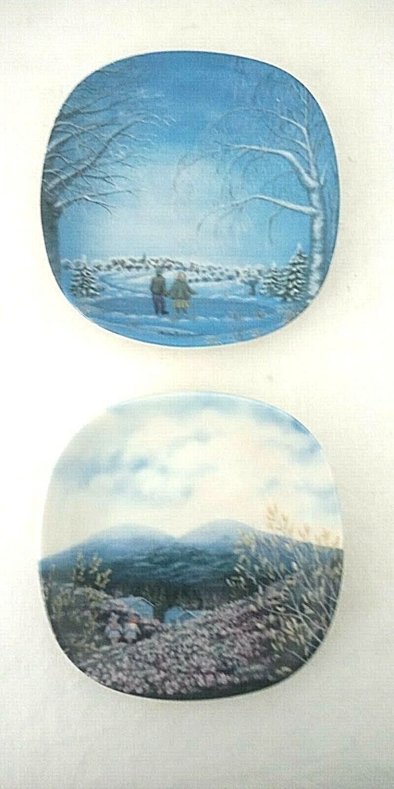 Read more about the article 2 Arabia Finland Plates Anita Dantanen Siewers Trinket Dish Blue 4 3/4″ X 4 3/4″