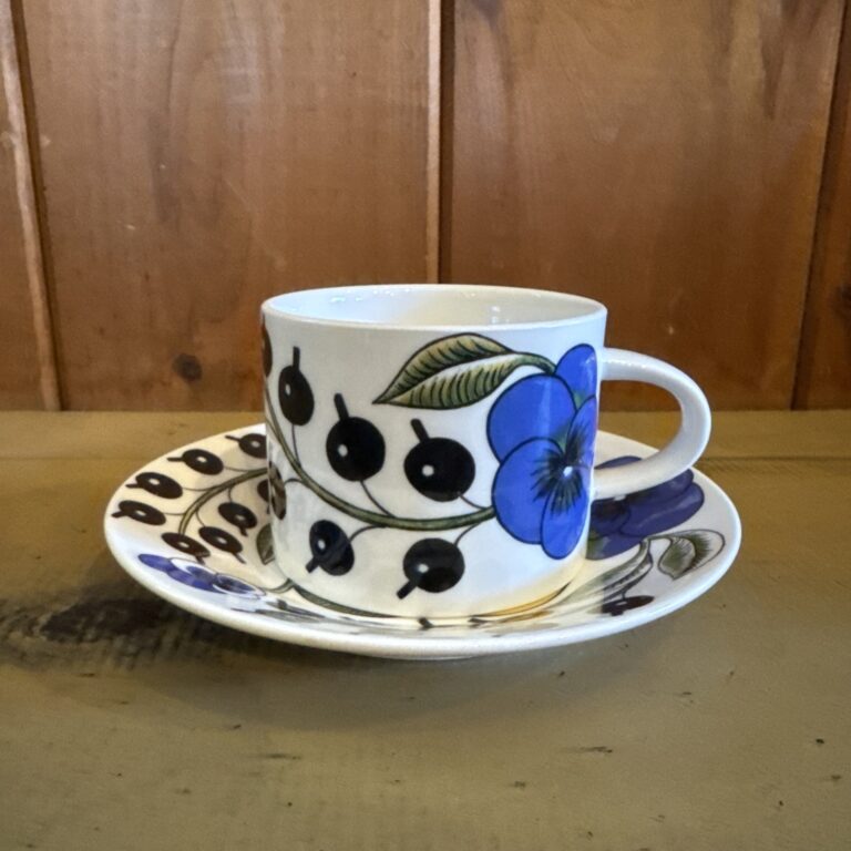 Read more about the article Real Vintage Arabia Finland PARATIISI Teacup and Saucer Birger Kaipiainen 1970s