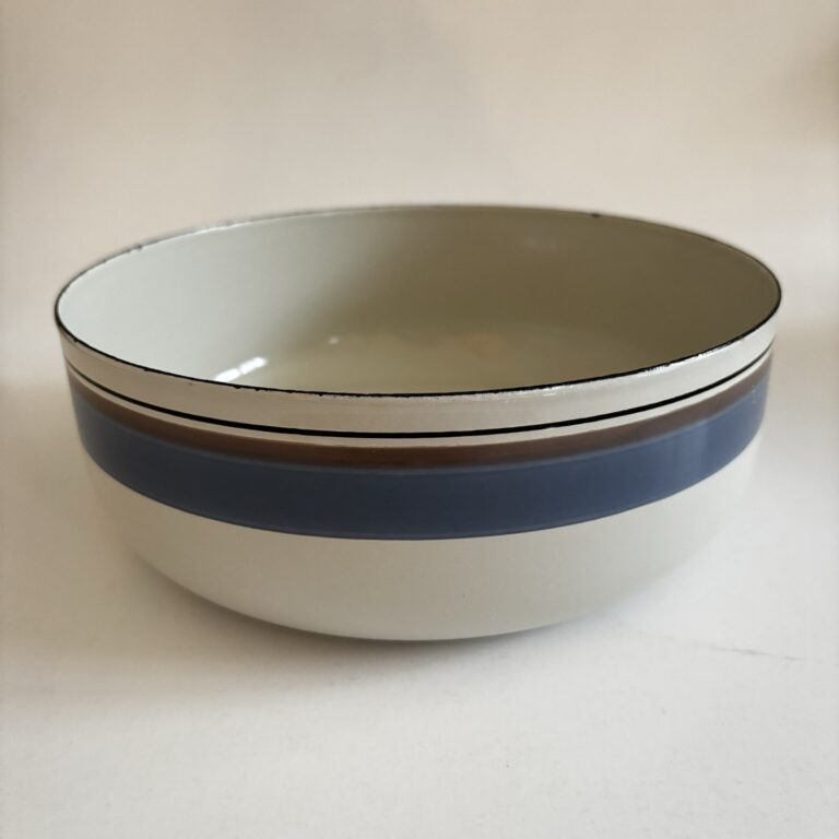 Read more about the article FINEL Arabia Metal Enamel Bowl Inkeri Leivo Uhtua Vintage