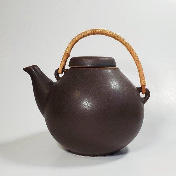 Read more about the article Arabia Arabia GA3 Teapot Brown