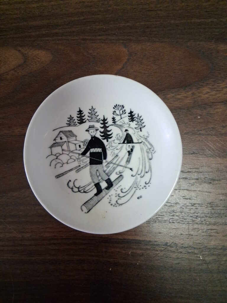 Read more about the article Arabia Finland Emilia Pin Dish Or Wall Plate  Raija Uosikkinen 1960s Ceramic