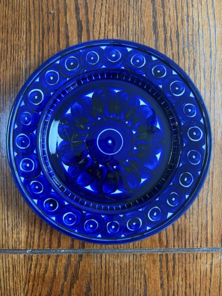 Read more about the article Valencia by Arabia of Finland 10″ Dinner plate Designed by Ulla Procope Vintage