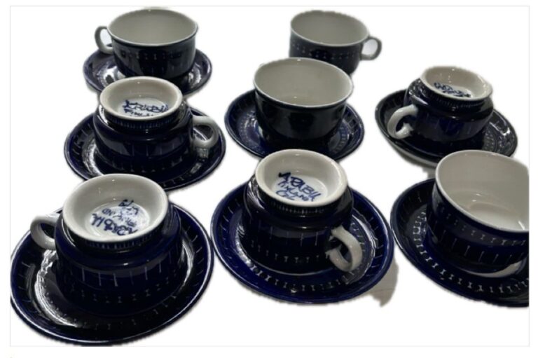 Read more about the article Arabia Finland VALENCIA 28pc Set – Handpainted – Ulla Procope Finland