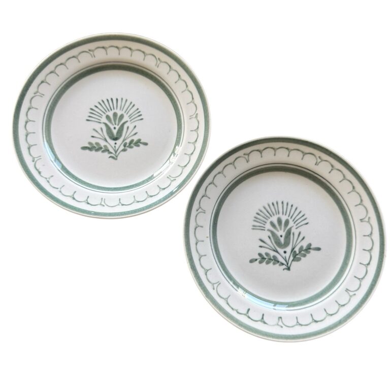 Read more about the article Arabia Finland “Green Thistle” Hand-Painted Bread Plates – Mid Century Nordic