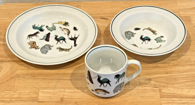 Read more about the article Vintage Arabian Finland Japan Series Set Zoo Animal Parade Plate  Bowl and Cup