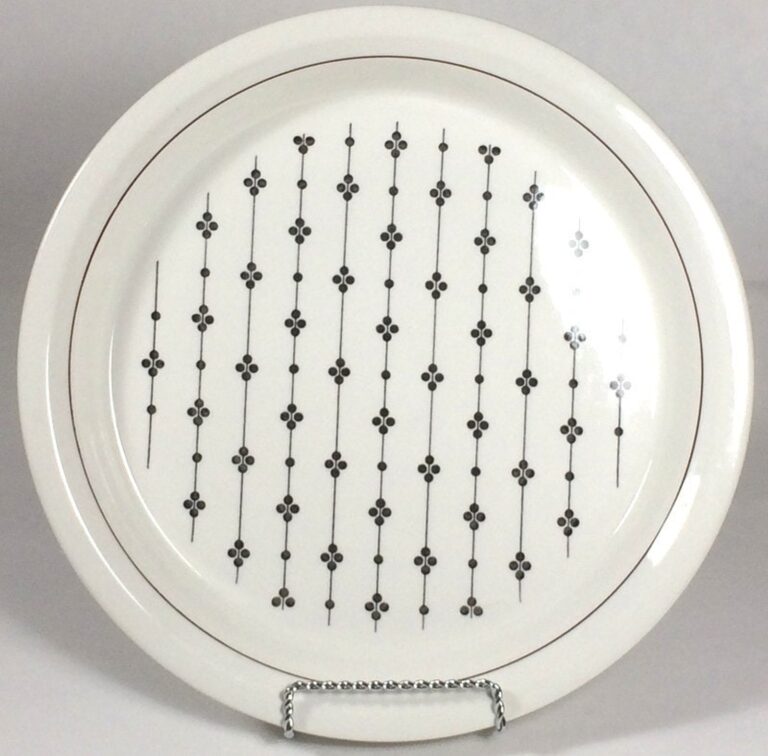 Read more about the article Arabia Kartano round platter  Black white MCM dinnerware everyday china
