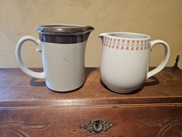 Read more about the article Midcentury Pottery Finland Arabia Pitcher Pink Kielo 6″ Plus Karelia Finnish MCM