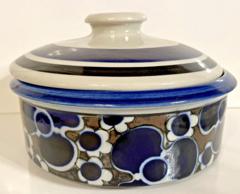 Read more about the article Saara- Arabia of Finland 1970’s Glazed Stoneware 1.75 Qt Round Covered Casserole
