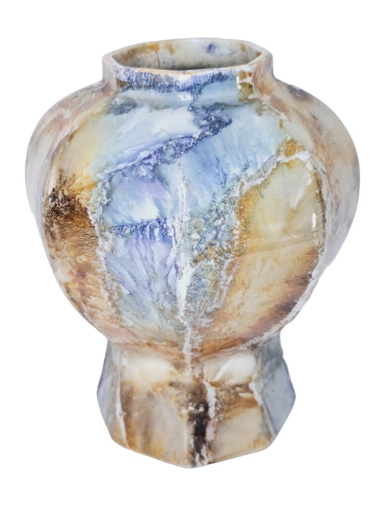 Read more about the article Vintage Arabia Vase AAA Lustre Ware Pottery Made in Finland