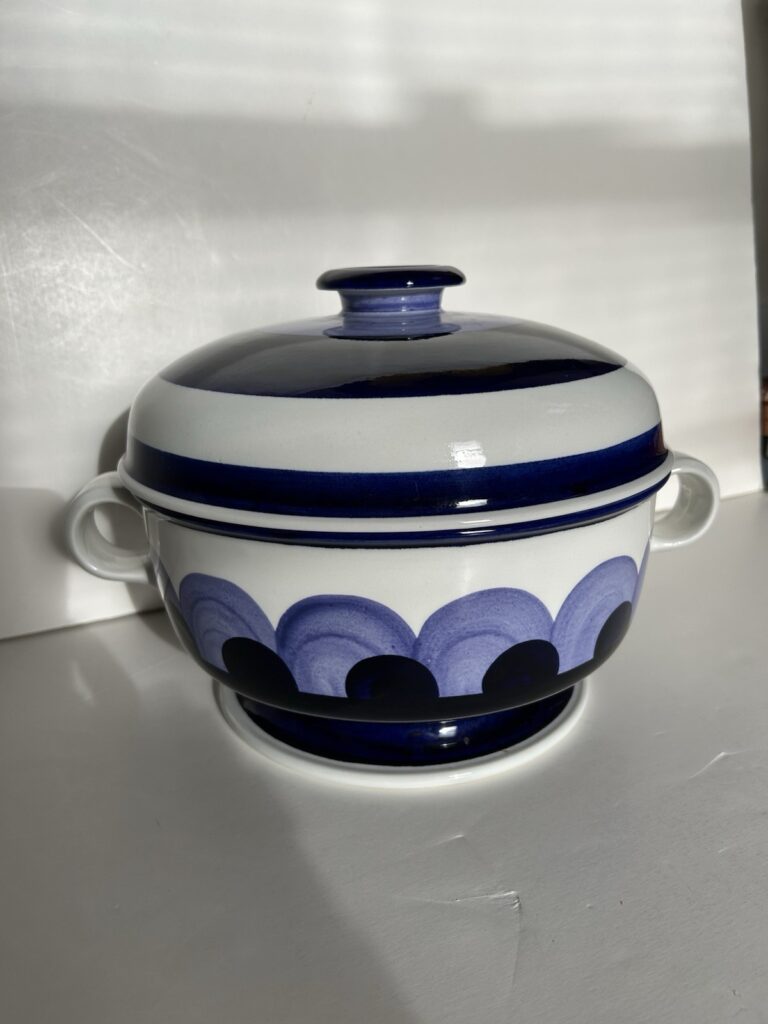 Read more about the article Arabia Finland Paju Large Tureen with Lid Excellent Condition