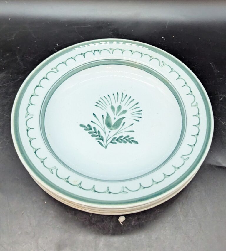 Read more about the article Set/4 Vintage Arabia of Finland GREEN THISTLE Rimmed Soup Bowls 7.75″