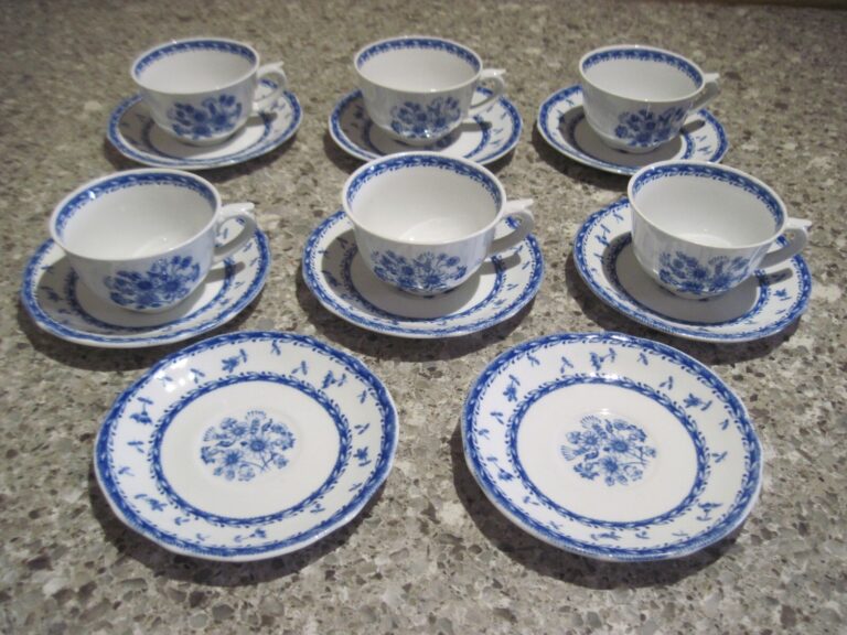 Read more about the article Arabia Finland Blue Finn Flower Demitasse Cups and Saucers Set of 6 + 2 Extra Sauc