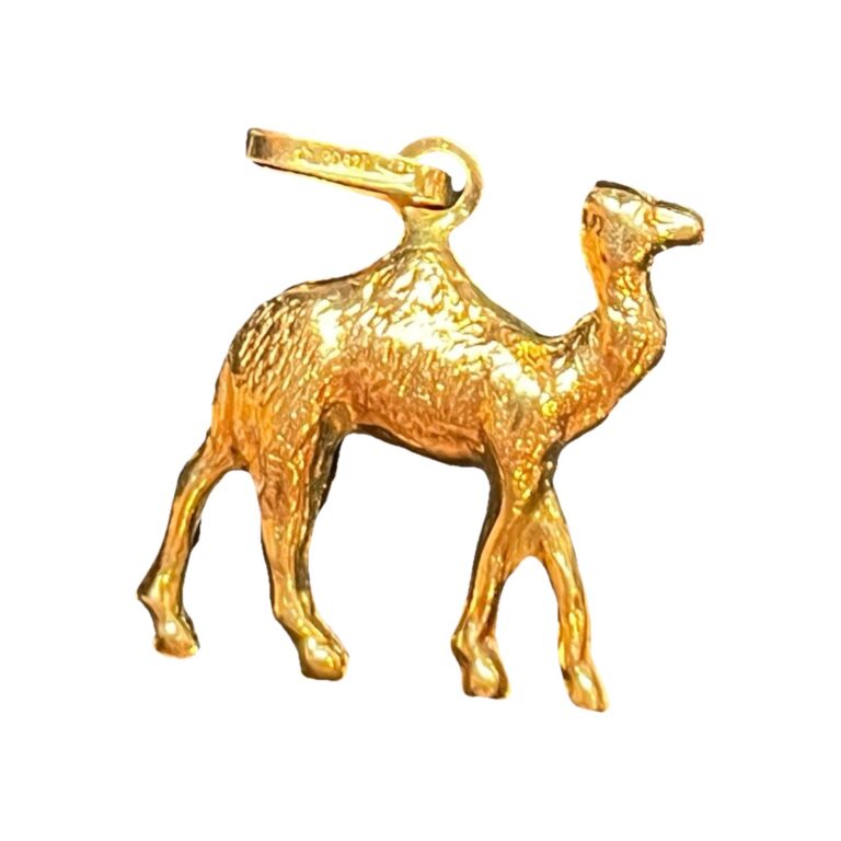 Read more about the article Vtg 18K Gold 750 Saudi Arabia Camel Charm Pendant 3D Heavy 2.4g Collectible