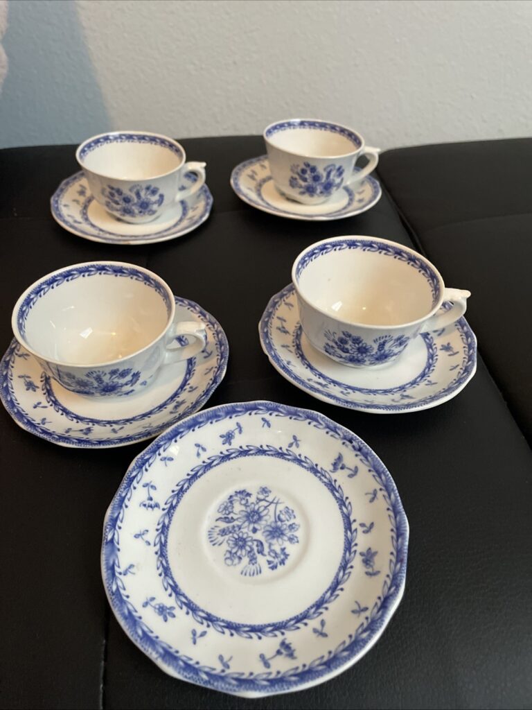 Read more about the article Arabia Finlandia Blue Finn Flowers Set