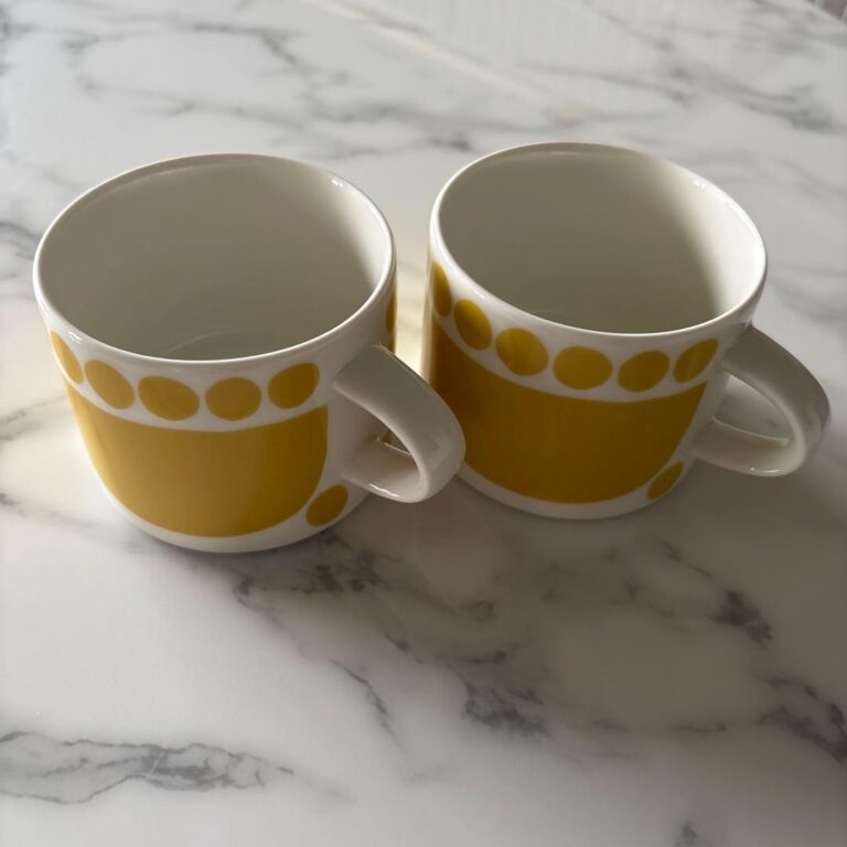 Read more about the article Arabia Sunnuntai Teacup Pair Yellow Soup Cup