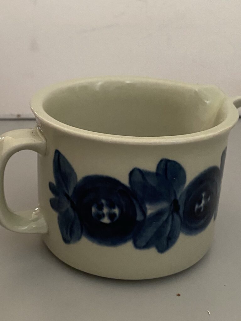 Read more about the article Arabia of Finland Anemone Blue Pour Creamer Cup With Handle Vintage Stylish