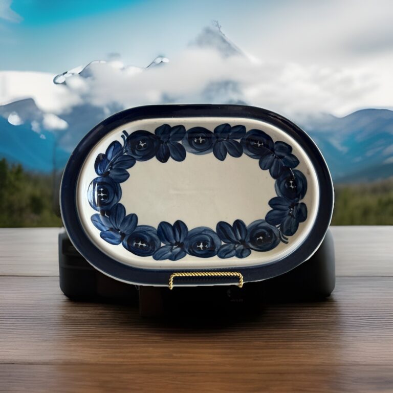 Read more about the article Arabia Finland Blue Anemone Oval Serving Platter Ulla Procope Hand Signed