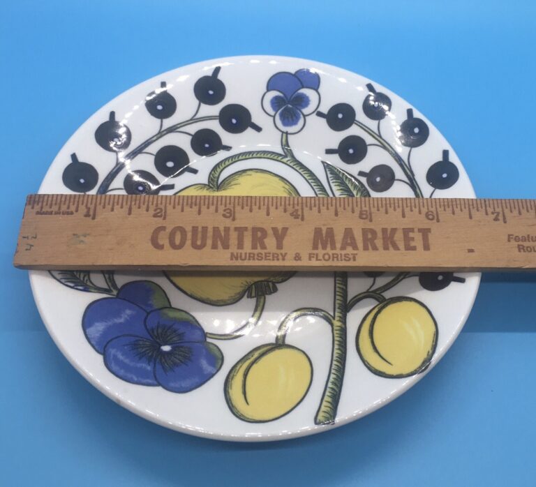 Read more about the article ARABIA PARATIISI PLATE  Made In Finland