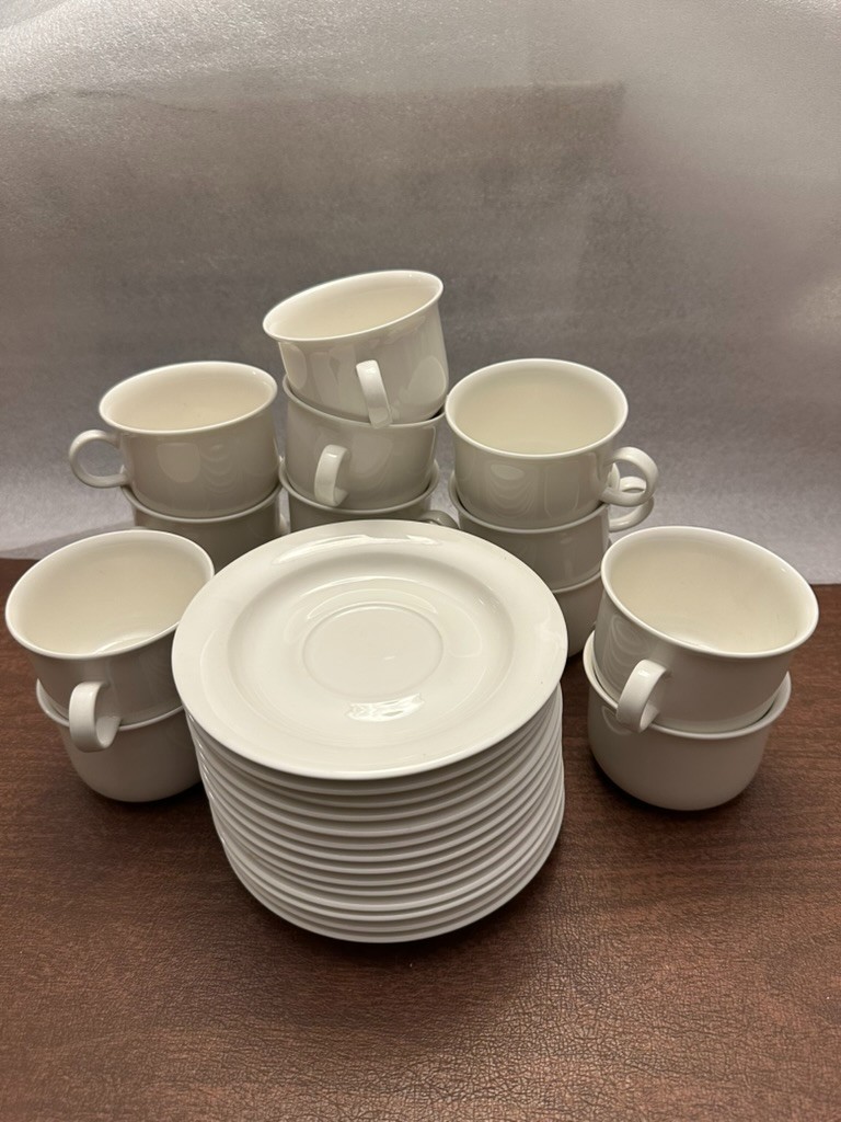 Read more about the article Arabia ‘Arctica’ Cups and Saucers  Soft White; Set of 14 — Will Divide