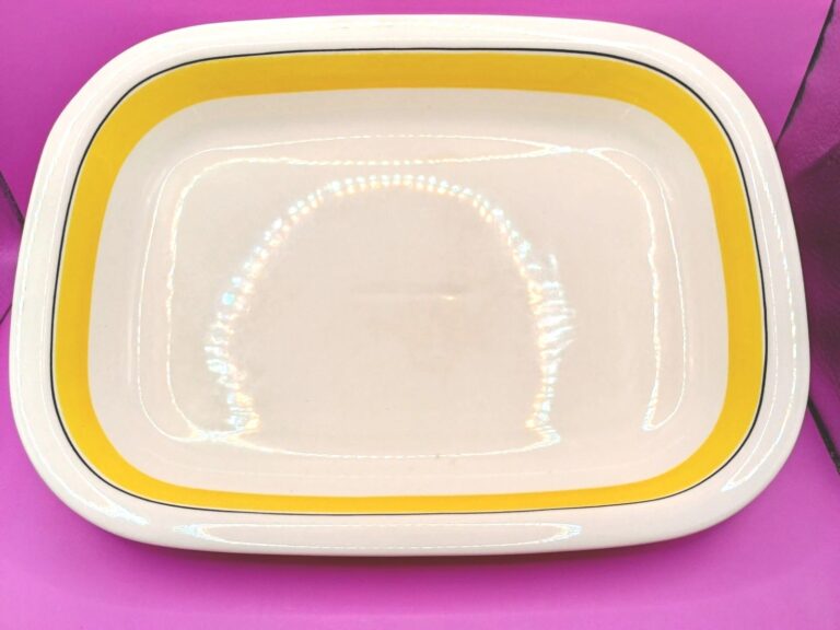 Read more about the article Vtg Arabia of Finland (Faenza) 12″ x 9″ Casserole Dish Yellow Band Black Stripe