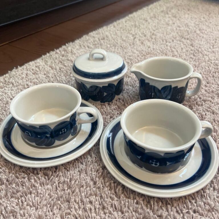 Read more about the article ARABIA Anemone cup/saucer/creamer/sugar pot set