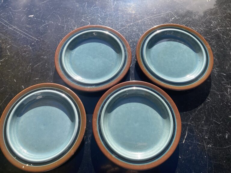 Read more about the article Arabia of Finland MERI BLUE 6-7/8″ Bread Plates SOLD IN SET OF FOUR