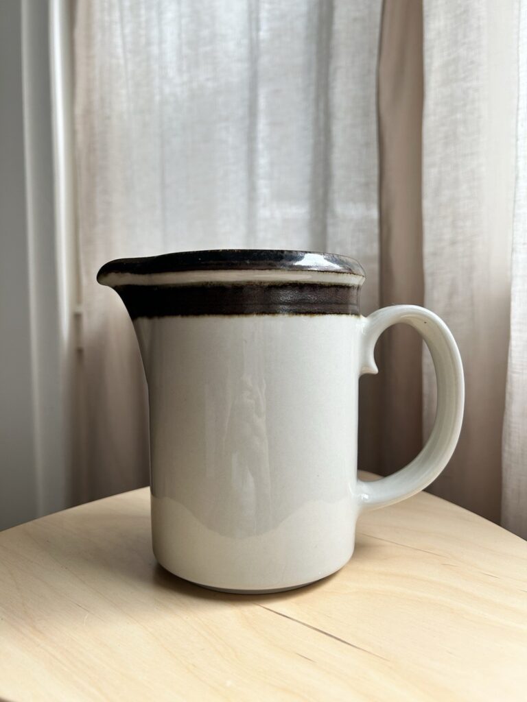 Read more about the article Vintage MCM Arabia Finland Karelia Pottery Pitcher