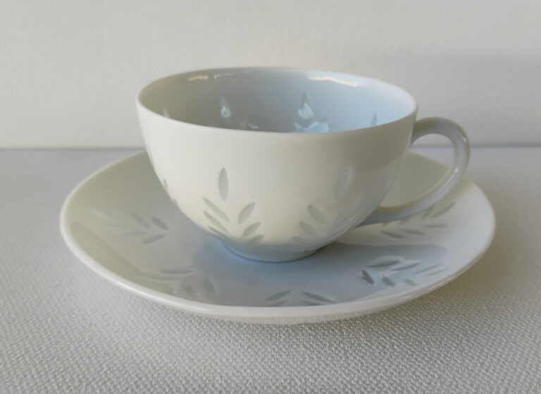 Read more about the article ARABIA FINLAND RICE GRAINS FINE PORCELAIN DEMITASSE CUP and SAUCER