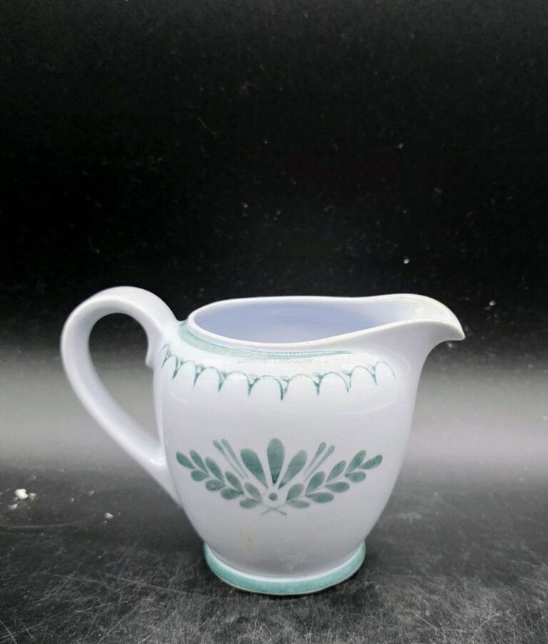 Read more about the article Vintage Arabia Of Finland Green Thistle Creame4 Hand Painted 3.75″