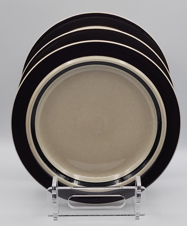 Read more about the article Ruija Troubadour Arabia of Finland Dinner Plate 10″ Diameter Set of 3 READ BLUE