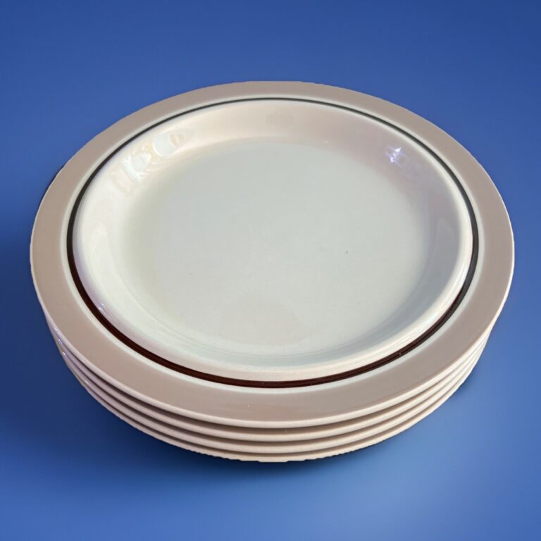 Read more about the article Arabia Finland Koralli 10″ Dinner Plates SET of 4 Stoneware Mauve Brown Ring