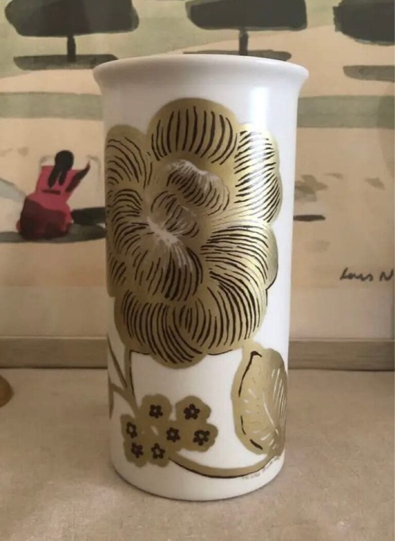 Read more about the article Limited edition Arabia Arabia PUB100 vase antique